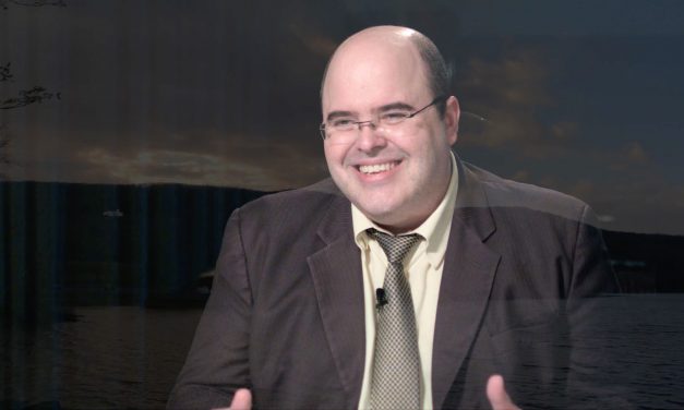 Autocrítica original e derivada