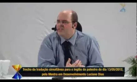 Tradução Simultânea para o Inglês, na Palestra de Benjamin Teixeira de Aguiar, Proferida em 13 de Maio de 2012 (Trecho com Alguns Breves Segundos).