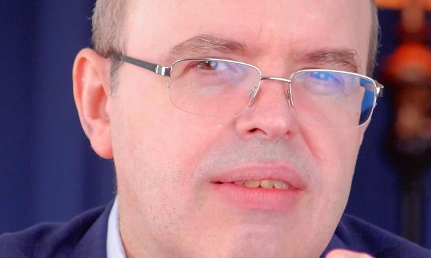 Tiranias e escravidões da modernidade