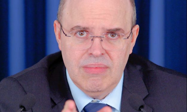 Deus não é sua amante