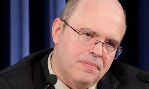 EUA e a queda de Lúcifer