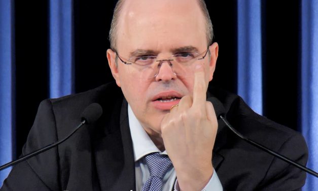 Trump: ignorância, arrogância e interferência no Fed