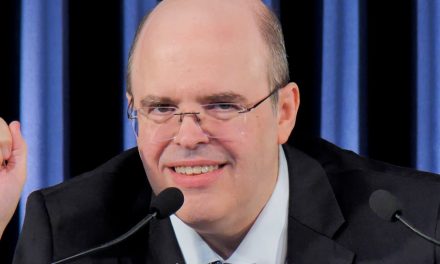 Falsos profetas defendendo falsos cristos