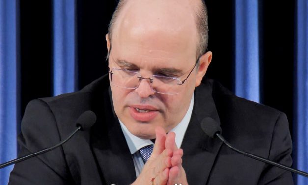 Vidas passadas: ilusões e grandes dívidas