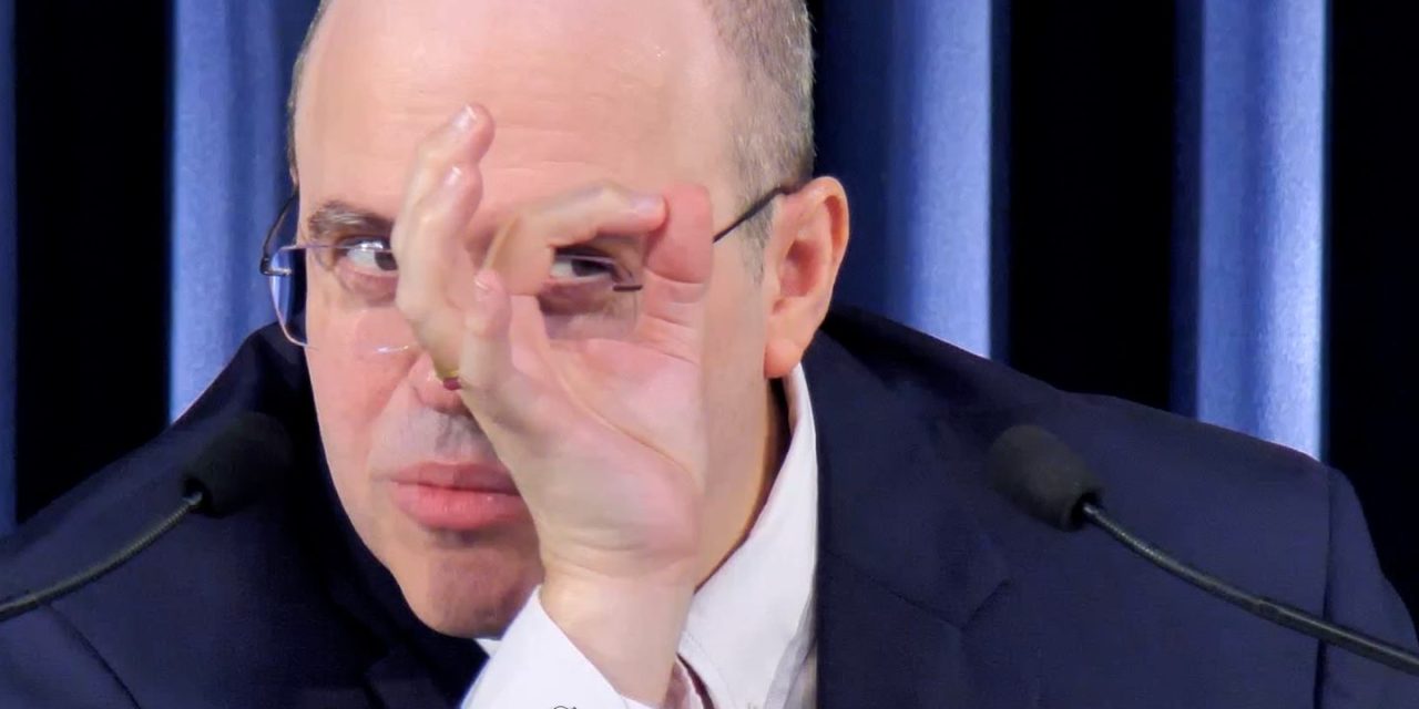 Os espíritos nos espiam?