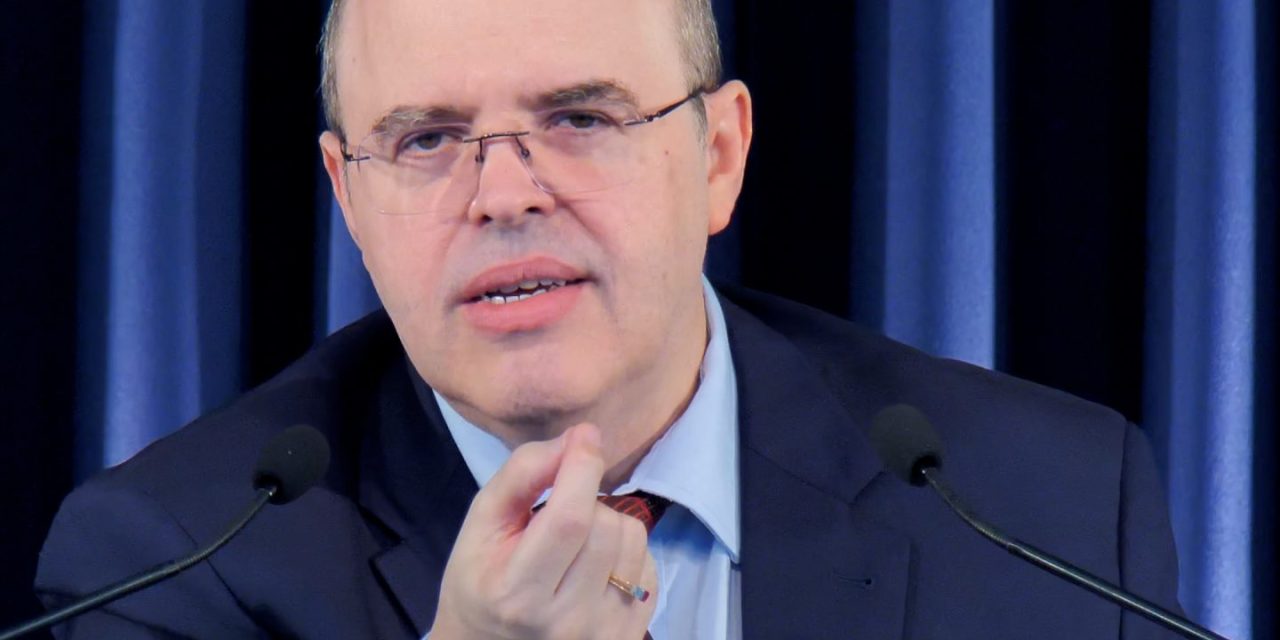 Contra o aborto, mas a favor do porte indiscriminado de armas