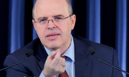 Contra o aborto, mas a favor do porte indiscriminado de armas