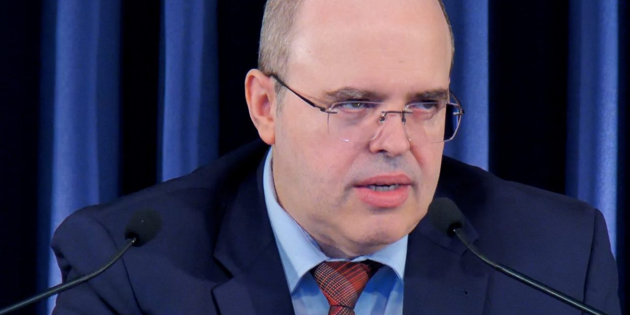 Maria Cristo, homens “santos“ e seres pecadores