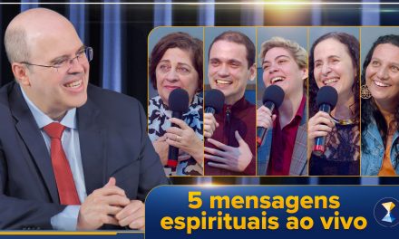 5 pessoas recebem mensagens espirituais, ao vivo, diante de centenas de pessoas, com singeleza