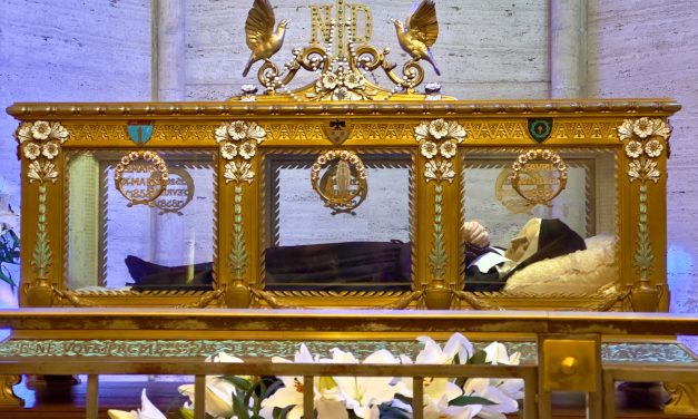 Centenário de exposição pública do corpo de Santa Bernadette Soubirous