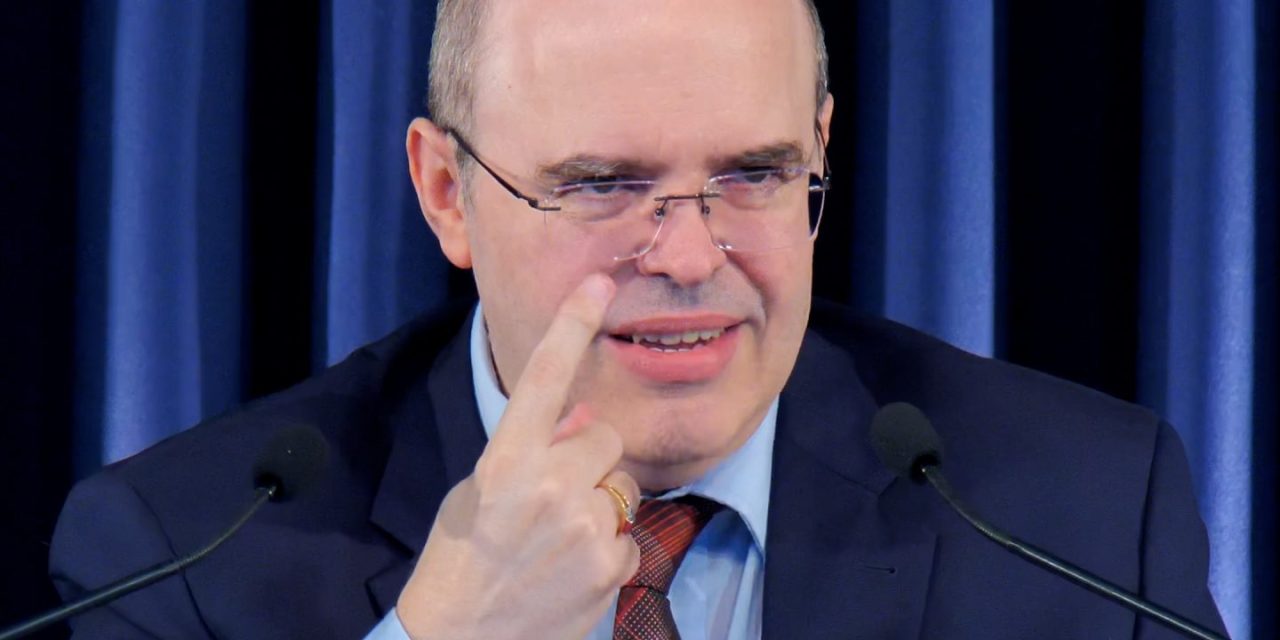 Dificuldades da adolescência e virtudes da maturidade