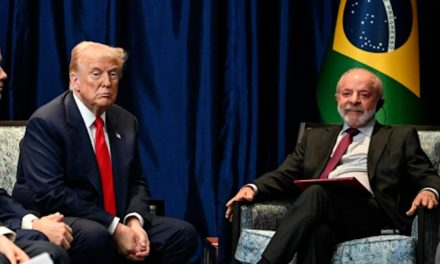 Lula majestoso e Trump assustado