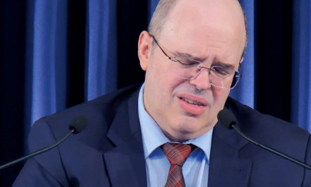 Excessiva humanização em torno de Jesus e Maria