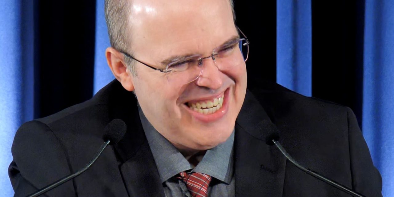 Estátua de Maria em Crato (CE) e Nossa Senhora Corredentora