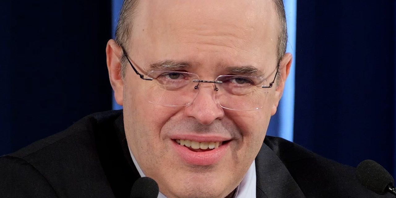 Papa: arrogância, misoginia e LGBTfobia