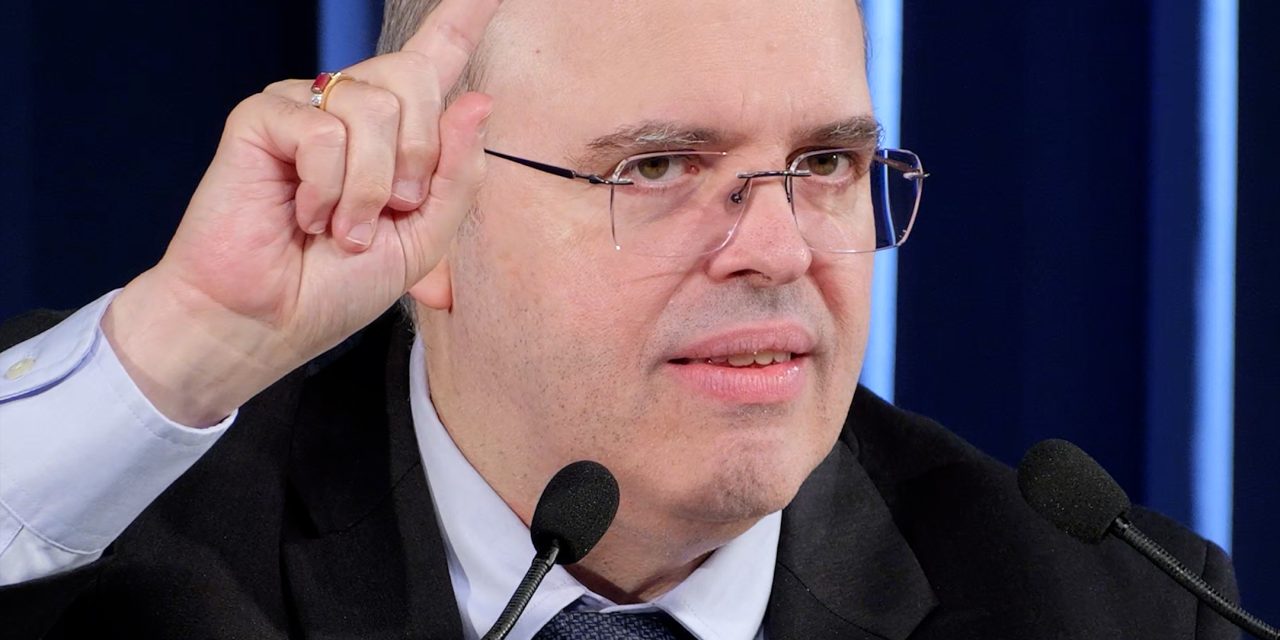 O prejuízo aos homens pelo ataque à feminilidade