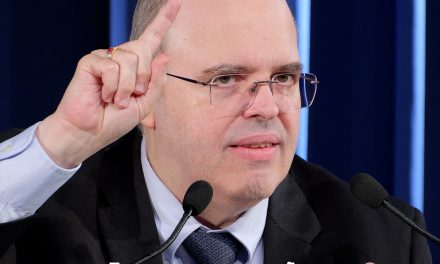 O prejuízo aos homens pelo ataque à feminilidade