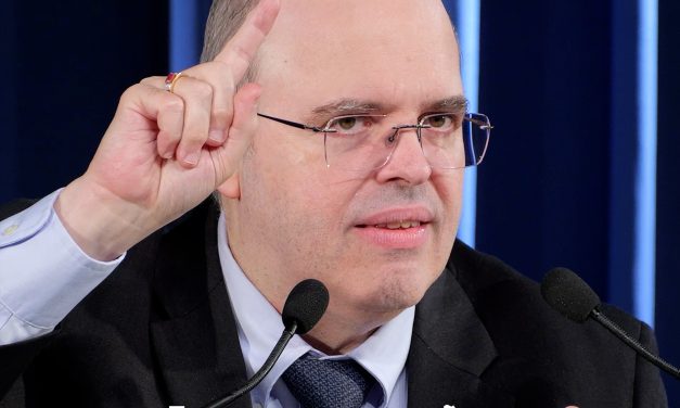 O prejuízo aos homens pelo ataque à feminilidade