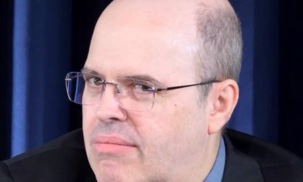 Seguranças armados no Além