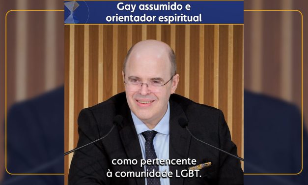 Gay assumido e orientador espiritual