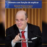 Homem com função de explicar