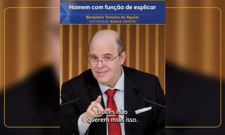 Homem com função de explicar