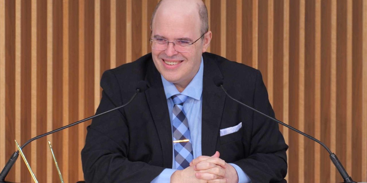Entrevista sobre os 38 anos de trabalho mediúnico do orientador espiritual Benjamin Teixeira de Aguiar