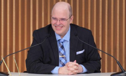 Entrevista sobre os 38 anos de trabalho mediúnico do orientador espiritual Benjamin Teixeira de Aguiar
