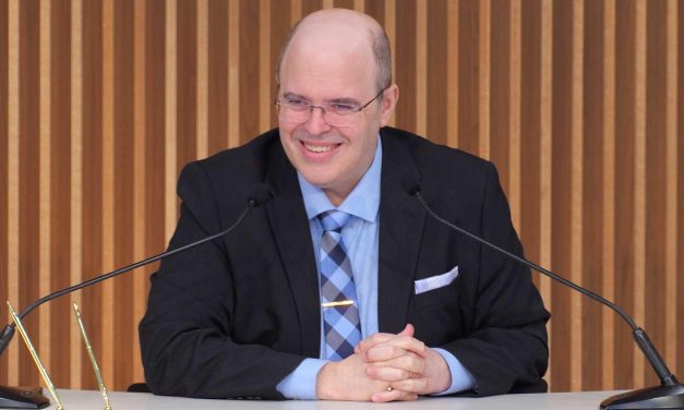 Entrevista sobre os 38 anos de trabalho mediúnico do orientador espiritual Benjamin Teixeira de Aguiar
