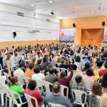 Plateia ao final da palestra do Orientador Espiritual Benjamin, quando ele perguntou quem teve uma ou mais de suas questões respondidas durante sua exposição