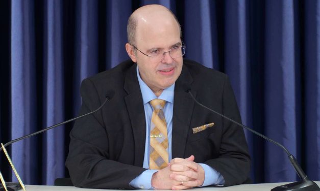 Benjamin Teixeira de Aguiar fala sobre vida e morte, assistência do Mundo Espiritual, transferência de residência para os Estados Unidos, retorno ao Brasil e colapso potencial de nossa civilização
