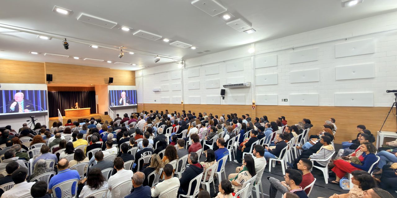 É hoje! Palestra de Benjamin Teixeira de Aguiar – todos os domingos, entrada franca