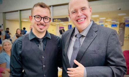 Segredos “de alcova” do orientador espiritual Benjamin Teixeira de Aguiar – entrevista com seu esposo, o editor de vídeos Wagner Teixeira de Aguiar