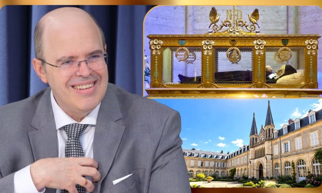 Na França, o orientador espiritual Benjamin Teixeira de Aguiar visita Santuário de Maria Cristo