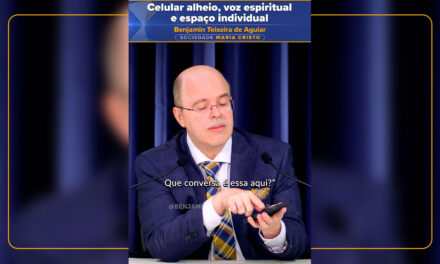 Celular alheio, voz espiritual e espaço individual