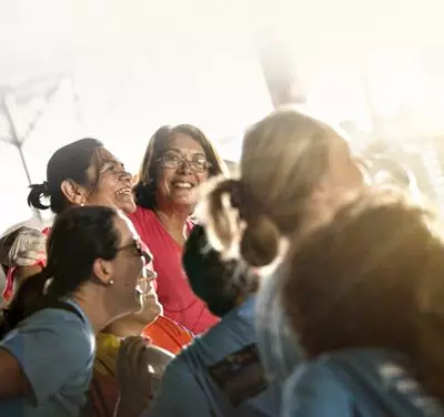 Felicidade e serviço ao bem coletivo.