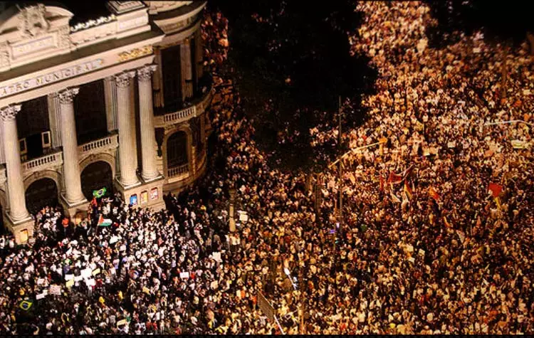 O que a Espiritualidade Diz sobre o Atual Movimento de Manifestações Populares que Toma as Ruas do Brasil.