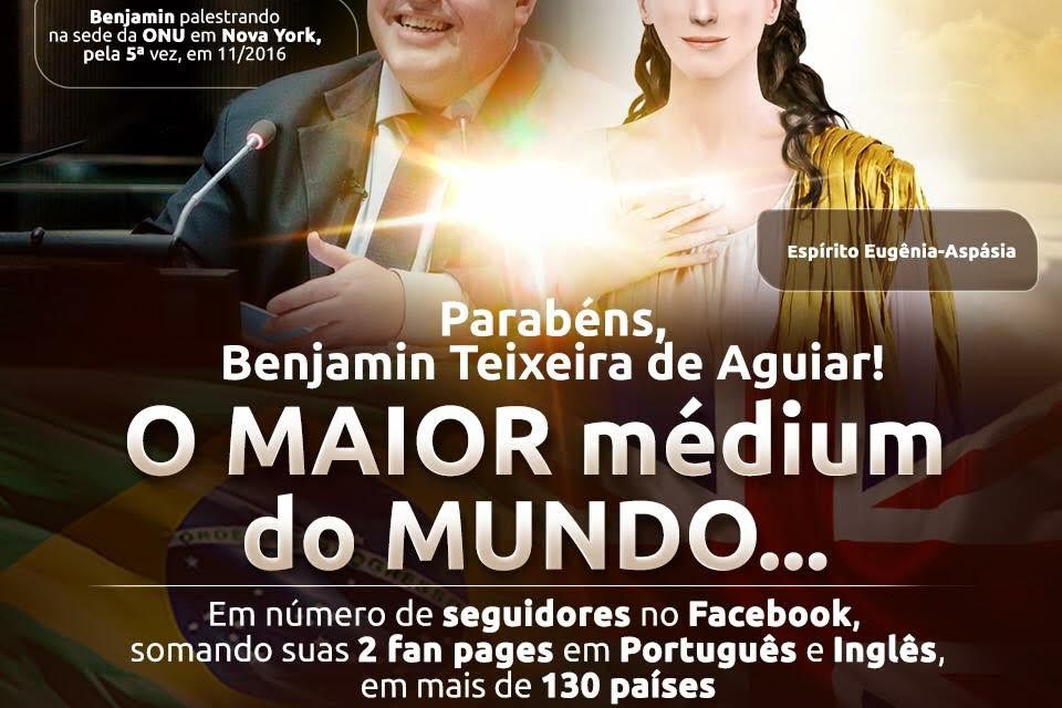 10 outdoors espalham a notícia pela cidade: Benjamin Teixeira de Aguiar tornou-se o maior médium do mundo, em número de seguidores no Facebook!
