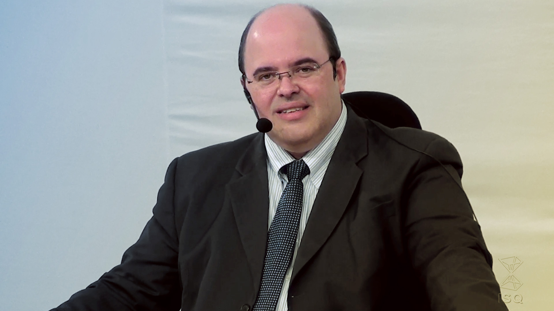 Bejamin Tter Não ser adepto de religião convencional, nem de partido político, nem ...