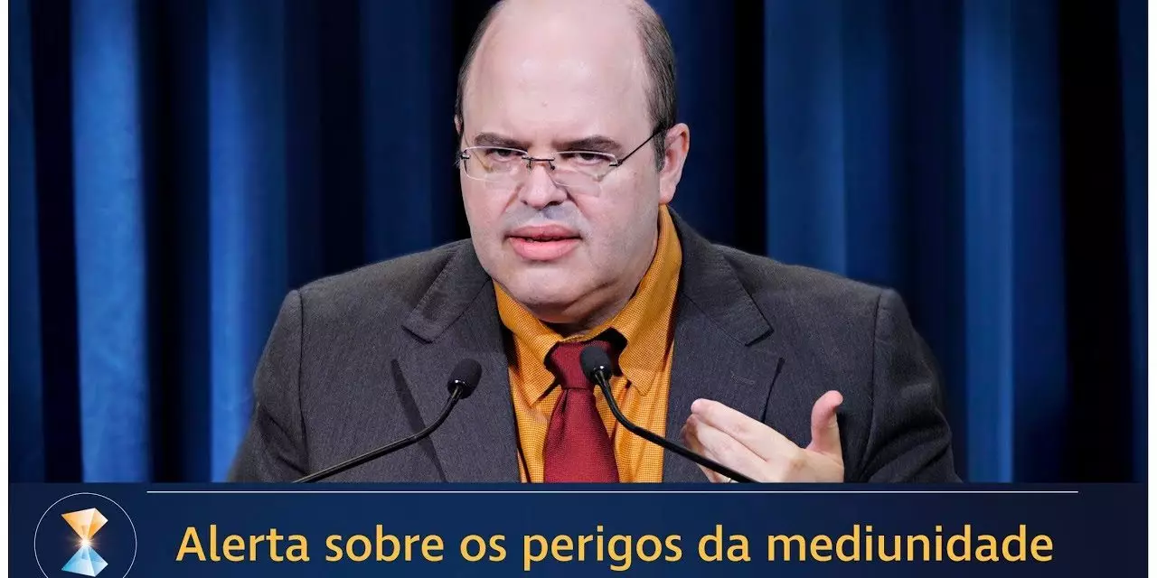 Alerta sobre os perigos da mediunidade