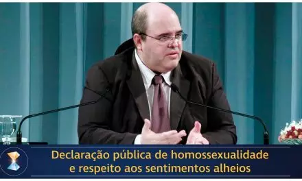 Declaração pública de homossexualidade e respeito aos sentimentos alheios