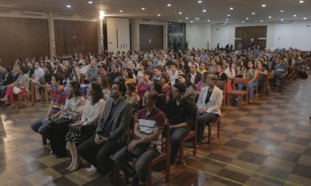 Com ou sem religião – convite a uma experiência de contato com Deus e Seus Representantes